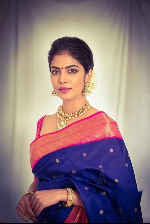 Blue_Embellished_Bollywood_Jacquard_Saree_(Blue)